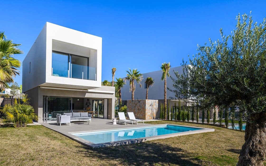 Вилла в San Miguel de Salinas з приватним басейном 134 кв.м.