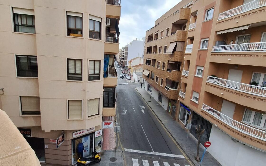 Апартаменты в Торревьехе 130 кв.м с террасой у моря