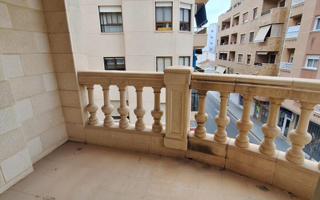 Апартаменты в Торревьехе 130 кв.м с террасой у моря