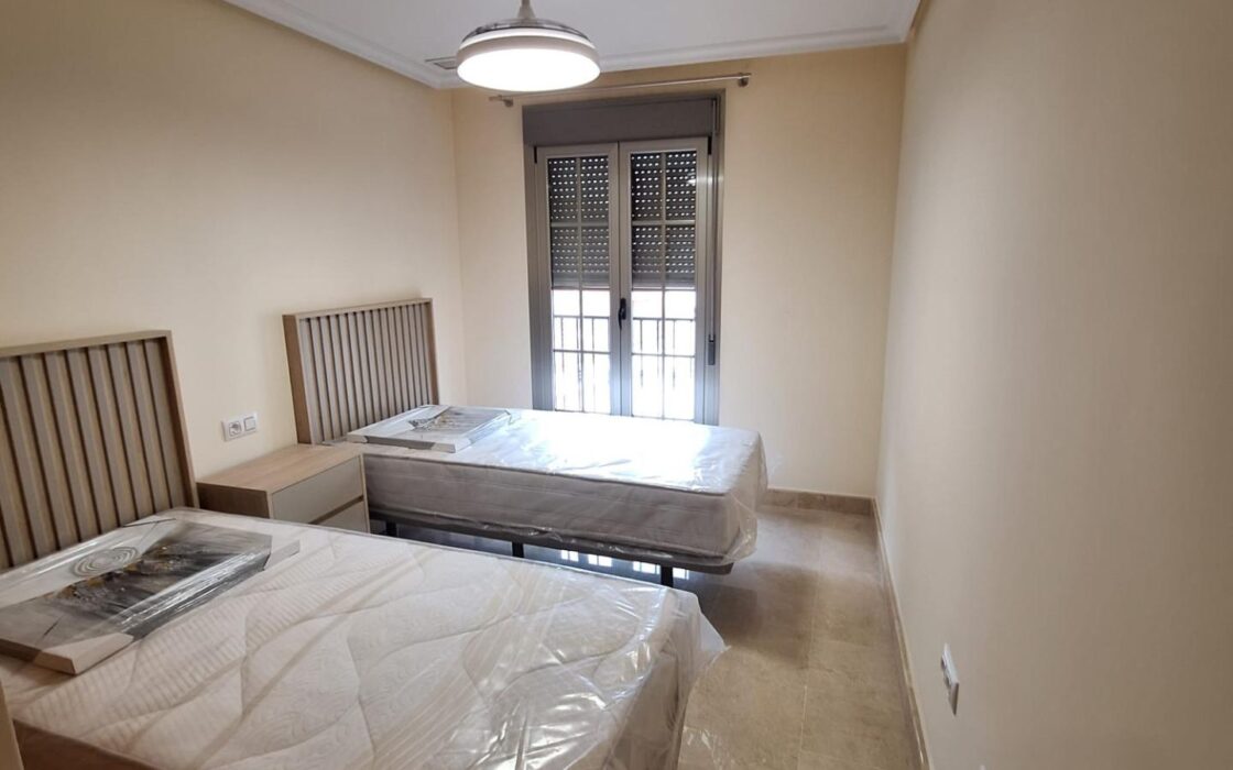 Апартаменты в Торревьехе 130 кв.м с террасой у моря