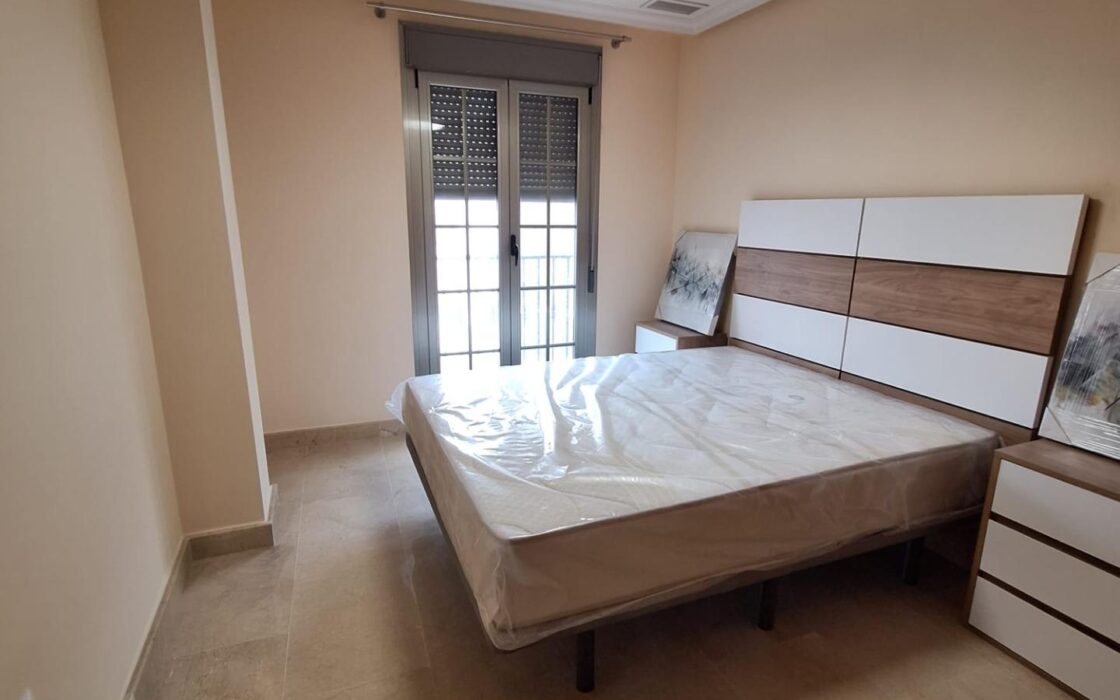 Апартаменты в Торревьехе 130 кв.м с террасой у моря