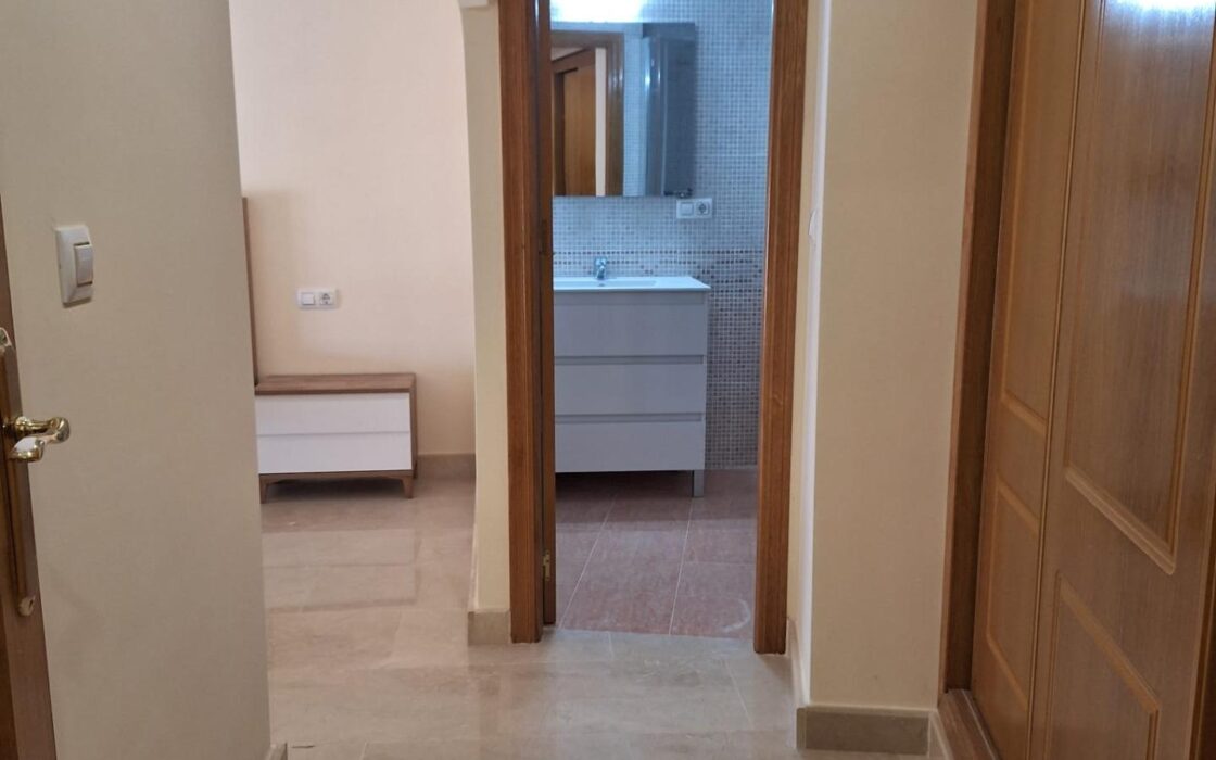 Апартаменты в Торревьехе 130 кв.м с террасой у моря