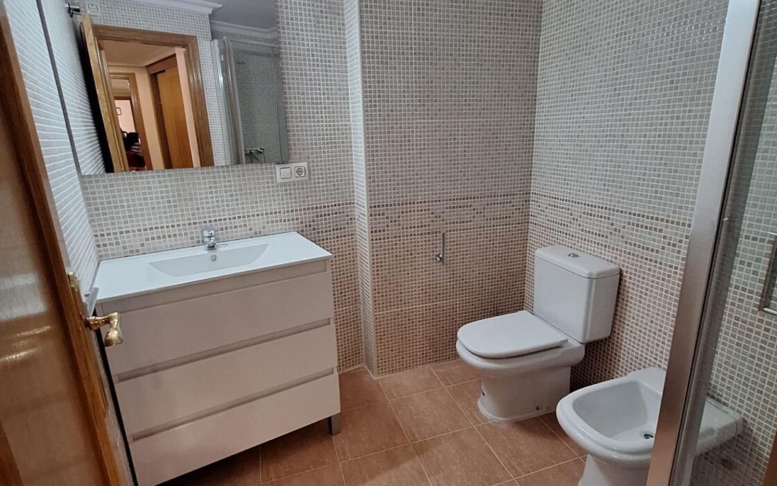 Апартаменты в Торревьехе 130 кв.м с террасой у моря