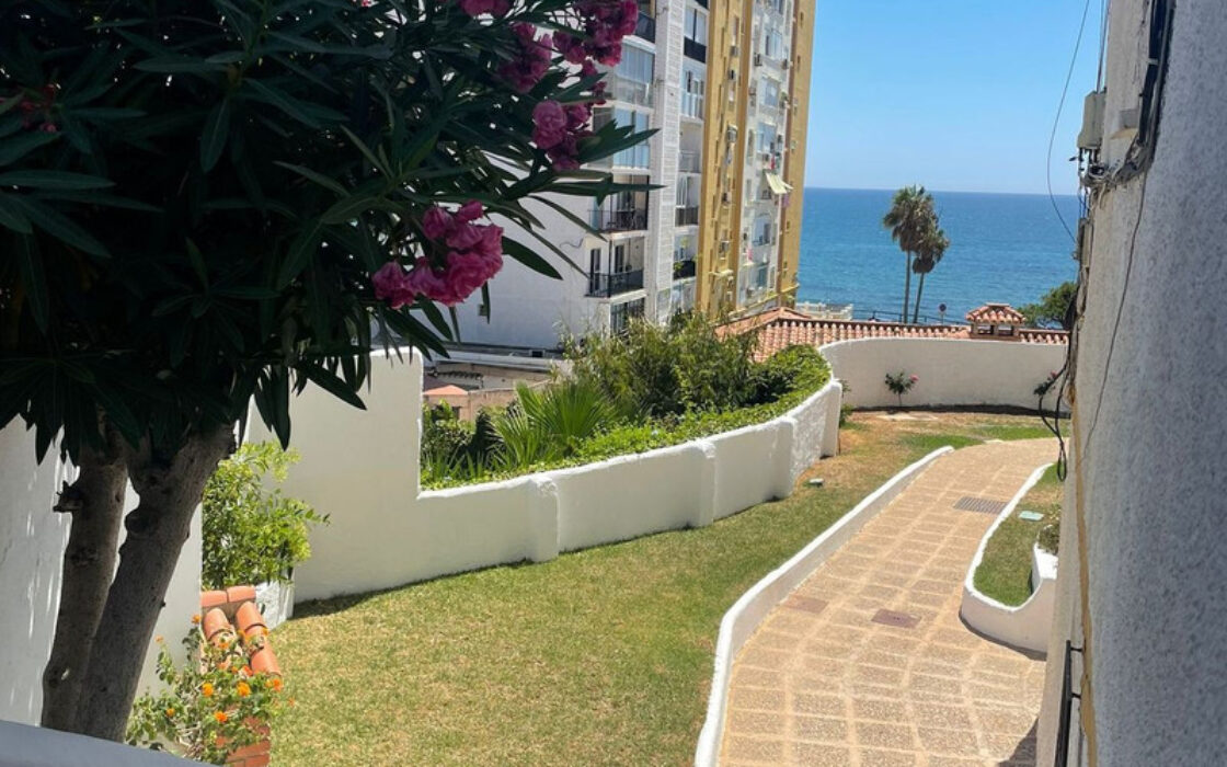 Квартира с террасой у моря в Калахонде, 90 кв.м, 3 комнаты