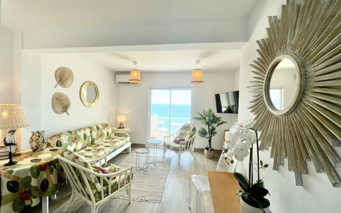 Квартира с террасой у моря в Калахонде, 90 кв.м, 3 комнаты