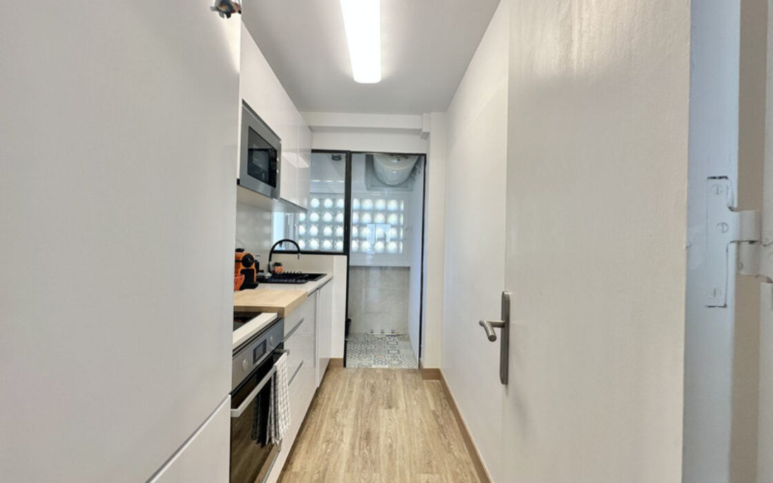 Квартира с террасой у моря в Калахонде, 90 кв.м, 3 комнаты