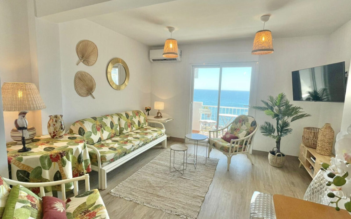 Квартира с террасой у моря в Калахонде, 90 кв.м, 3 комнаты