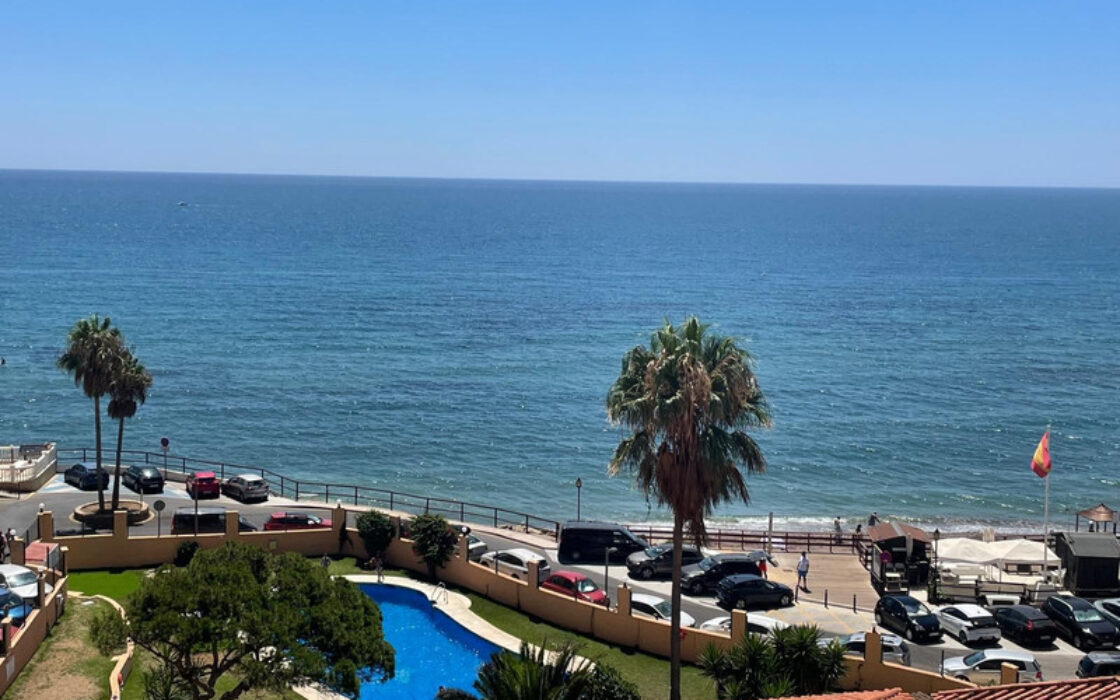 Квартира с террасой у моря в Калахонде, 90 кв.м, 3 комнаты