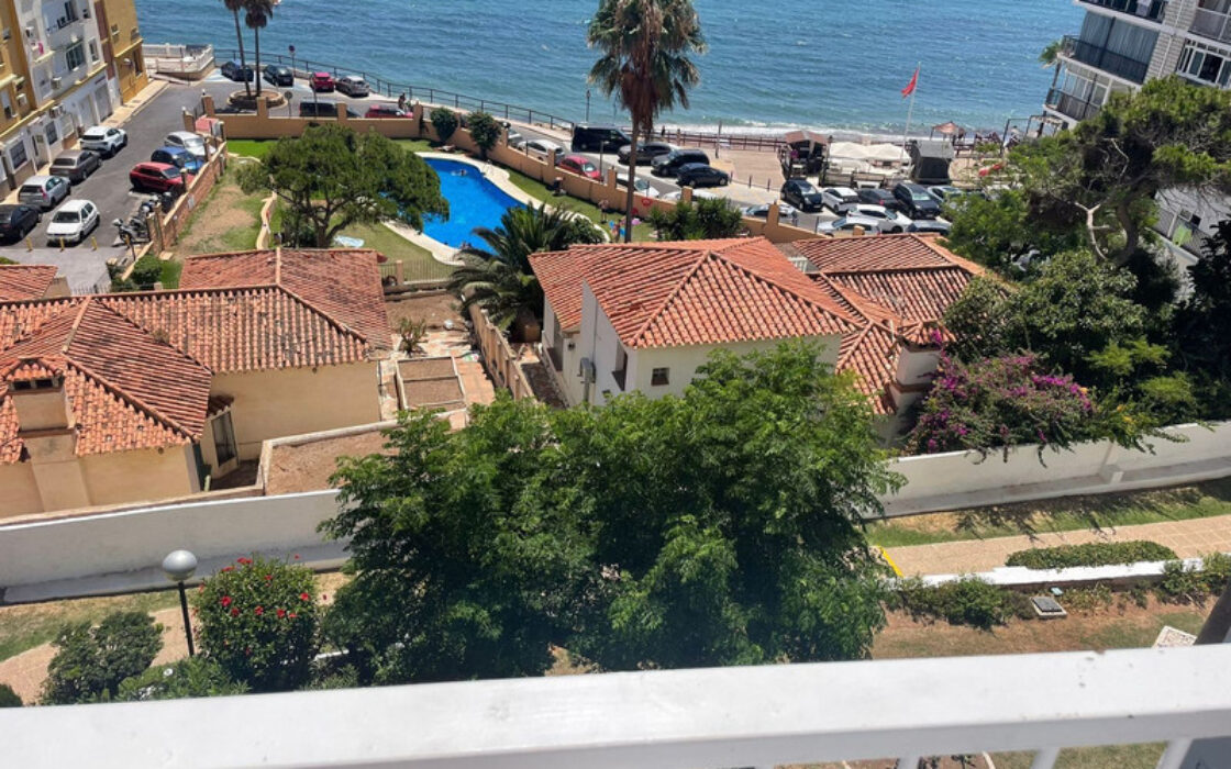 Квартира с террасой у моря в Калахонде, 90 кв.м, 3 комнаты