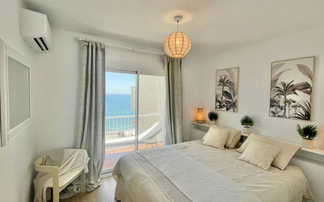 Квартира с террасой у моря в Калахонде, 90 кв.м, 3 комнаты