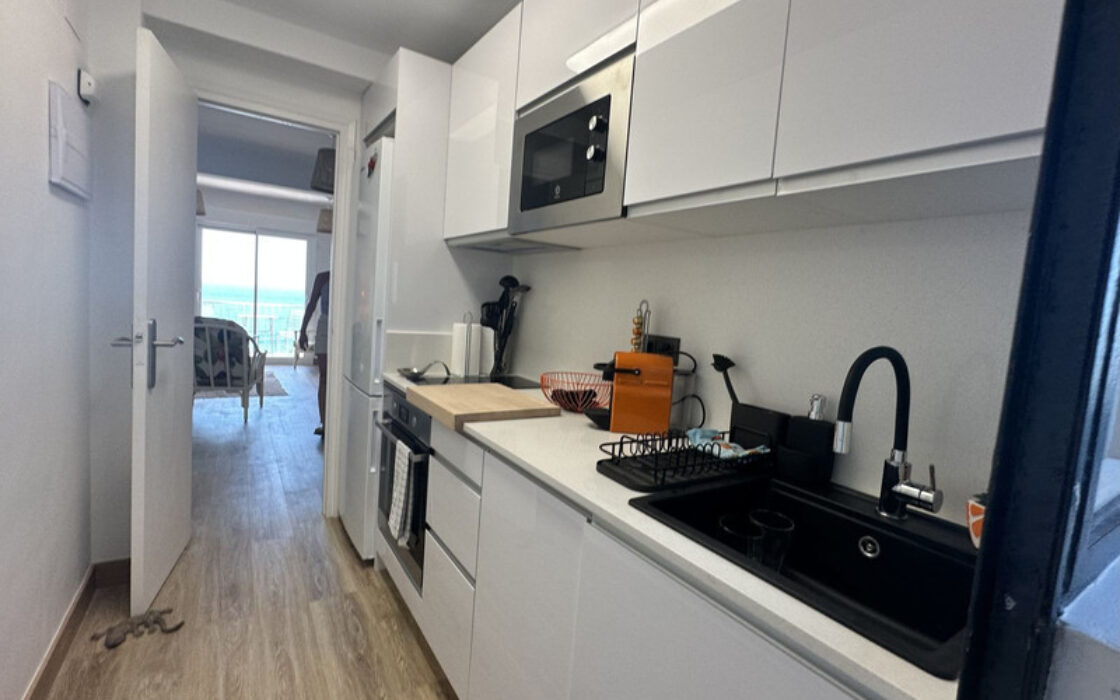 Квартира с террасой у моря в Калахонде, 90 кв.м, 3 комнаты