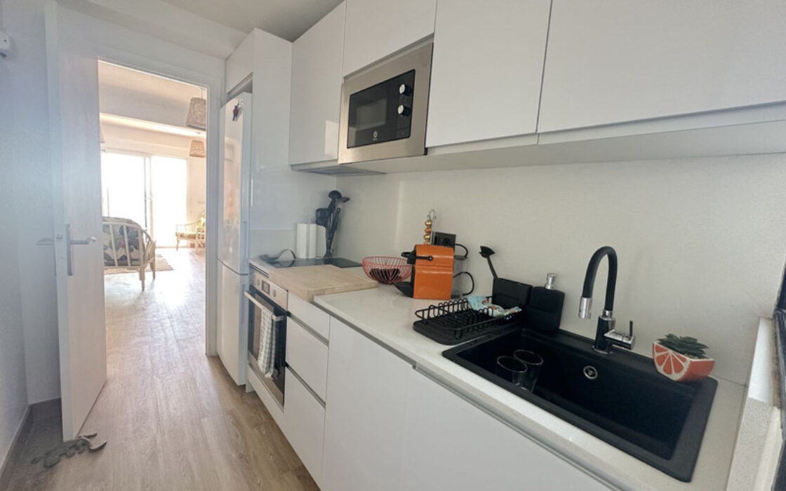 Квартира с террасой у моря в Калахонде, 90 кв.м, 3 комнаты