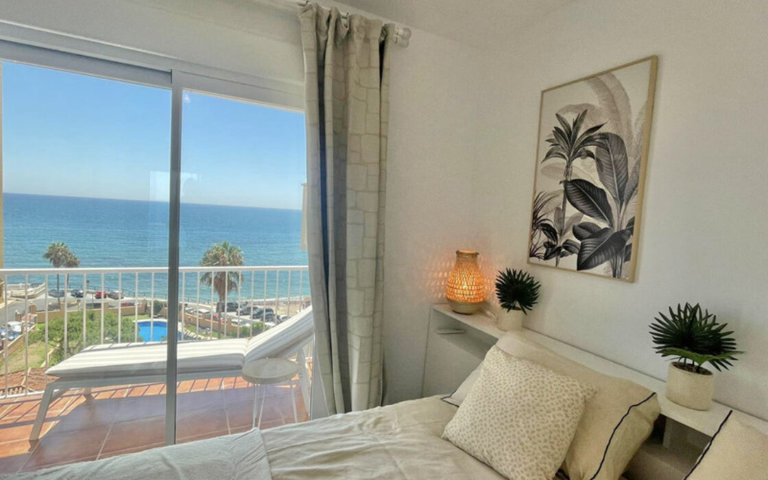 Квартира с террасой у моря в Калахонде, 90 кв.м, 3 комнаты