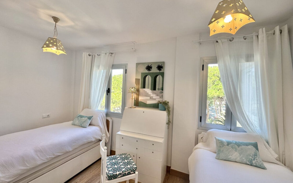 Квартира с террасой у моря в Калахонде, 90 кв.м, 3 комнаты