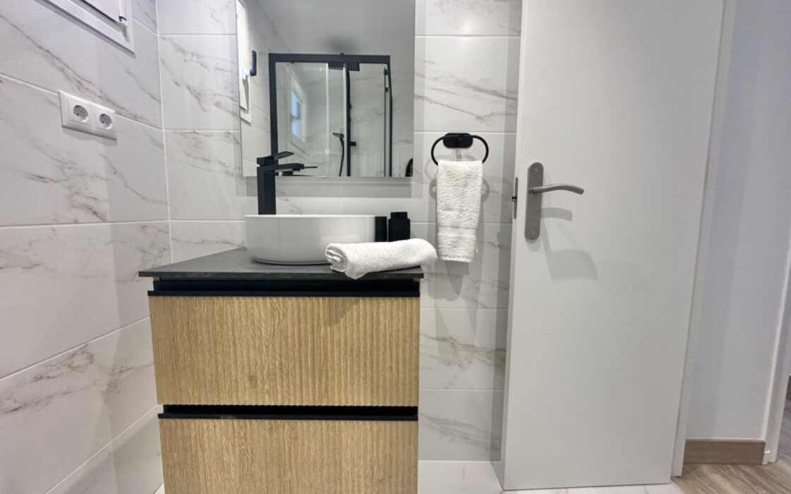 Квартира с террасой у моря в Калахонде, 90 кв.м, 3 комнаты