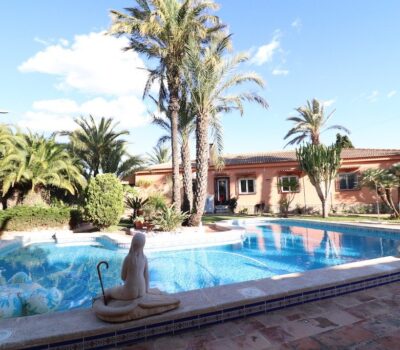 Будинок в Торрев’єсі 380 кв.м з басейном за 5 км від моря