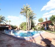 Дом в Торревьехе 380 кв.м с бассейном в 5 км от моря