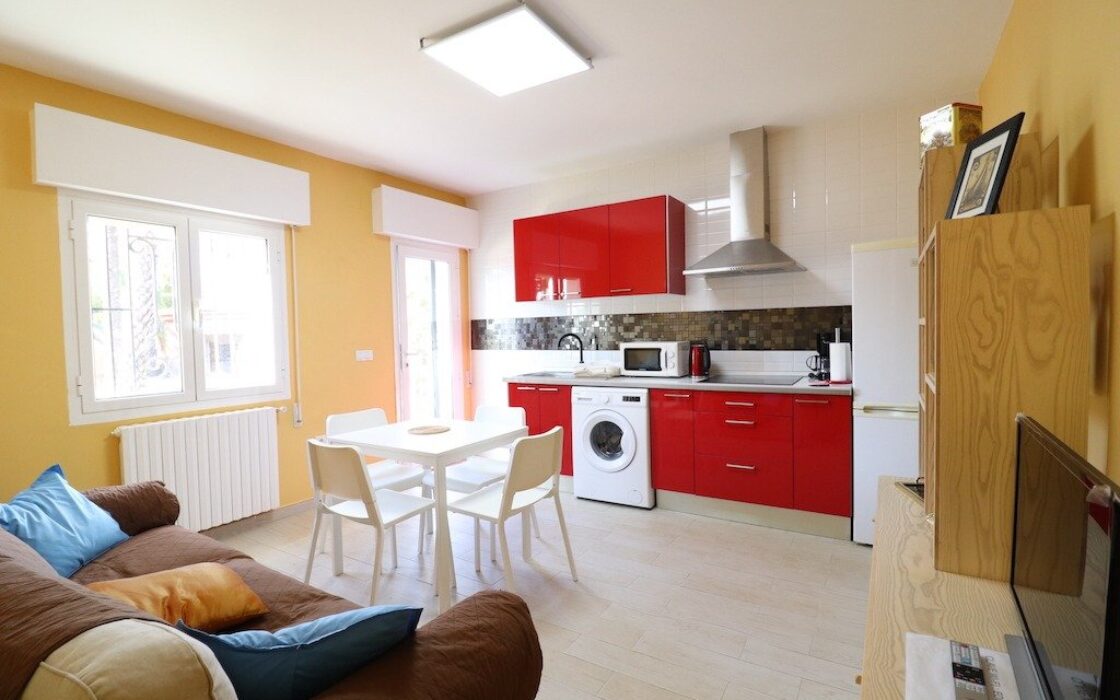 Дом в Торревьехе 380 кв.м с бассейном в 5 км от моря