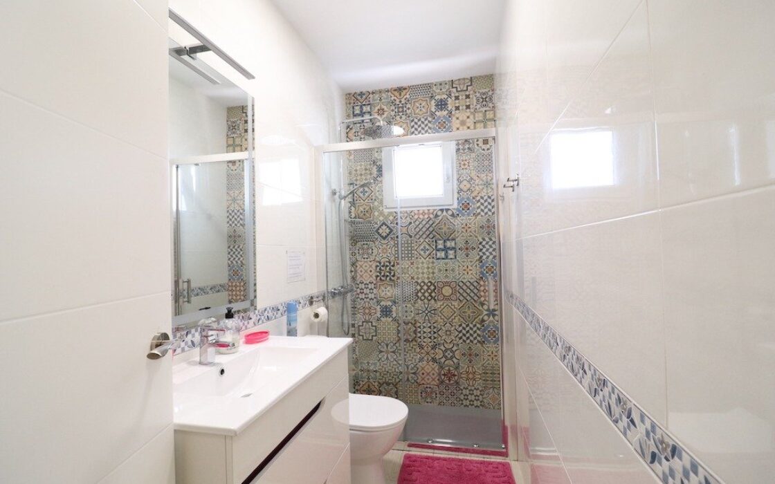 Дом в Торревьехе 380 кв.м с бассейном в 5 км от моря