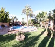 Дом в Торревьехе 380 кв.м с бассейном в 5 км от моря