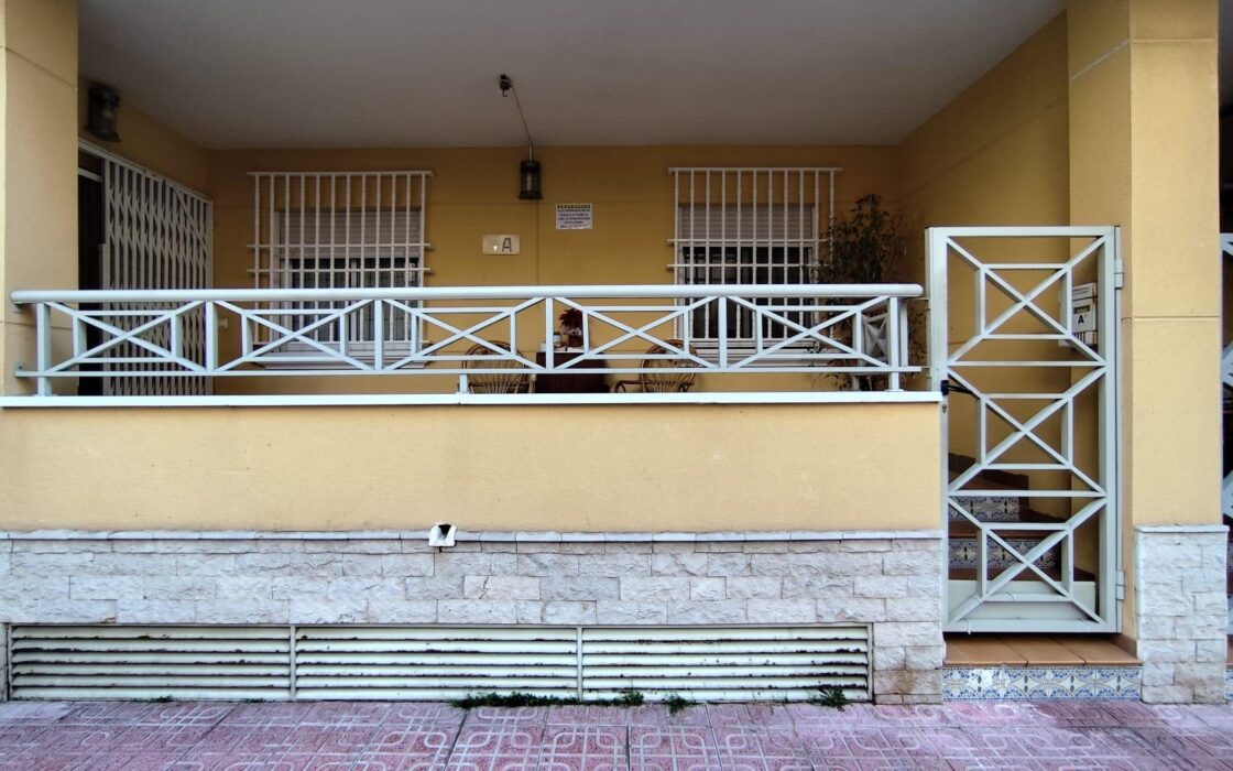 Апартаменты в Торревьехе 107 кв.м у моря с террасой