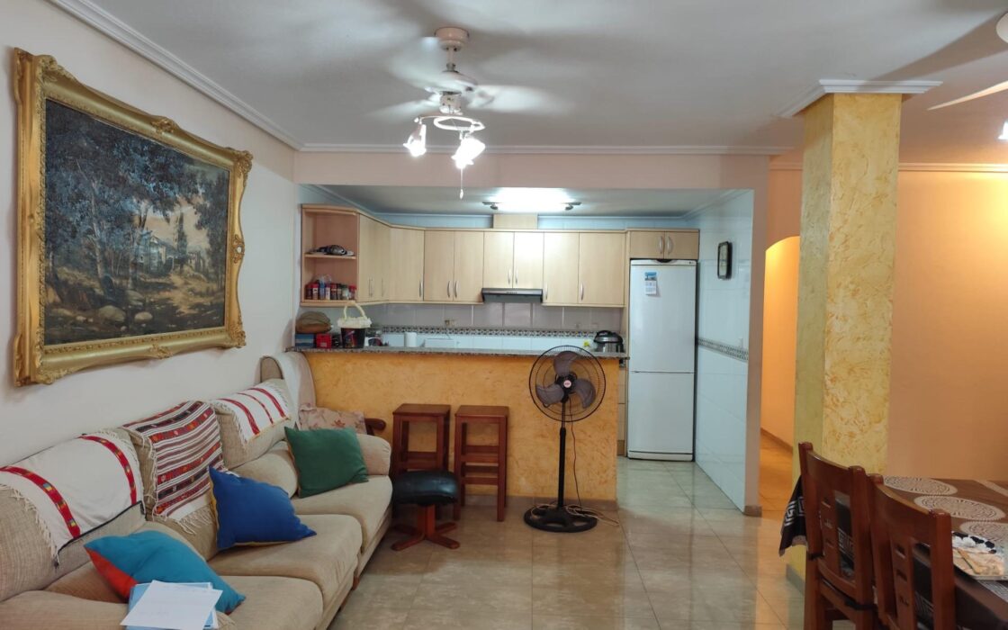 Апартаменты в Торревьехе 107 кв.м у моря с террасой