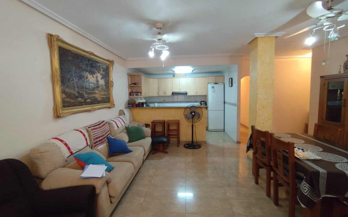 Апартаменты в Торревьехе 107 кв.м у моря с террасой