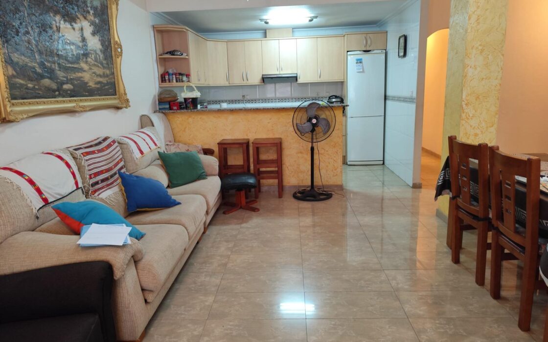 Апартаменты в Торревьехе 107 кв.м у моря с террасой