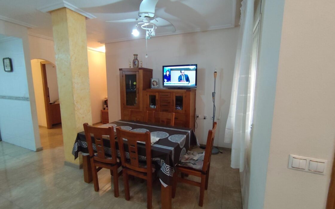 Апартаменты в Торревьехе 107 кв.м у моря с террасой