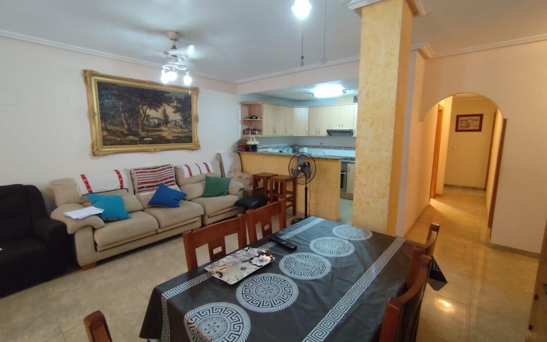 Апартаменты в Торревьехе 107 кв.м у моря с террасой