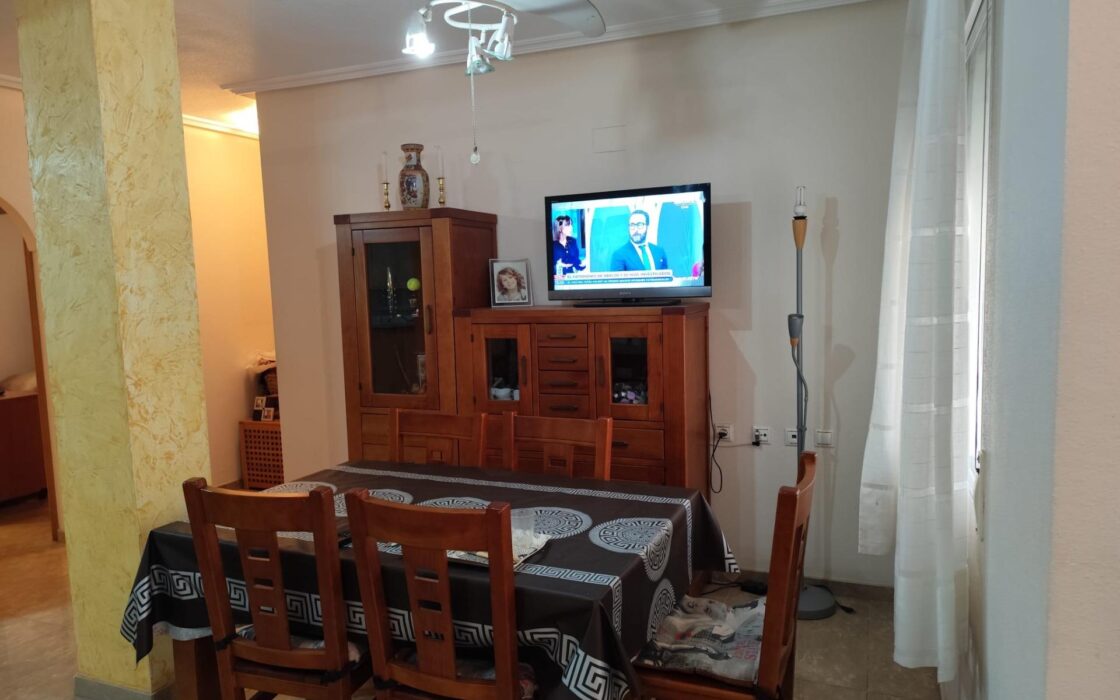 Апартаменты в Торревьехе 107 кв.м у моря с террасой