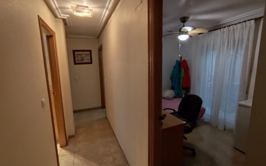 Апартаменты в Торревьехе 107 кв.м у моря с террасой