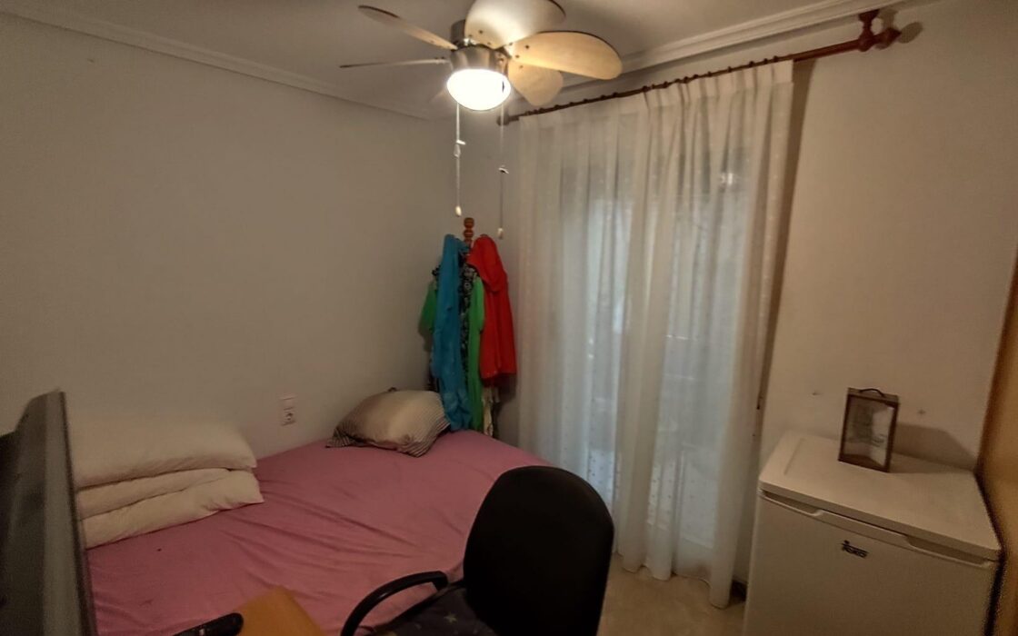 Апартаменты в Торревьехе 107 кв.м у моря с террасой