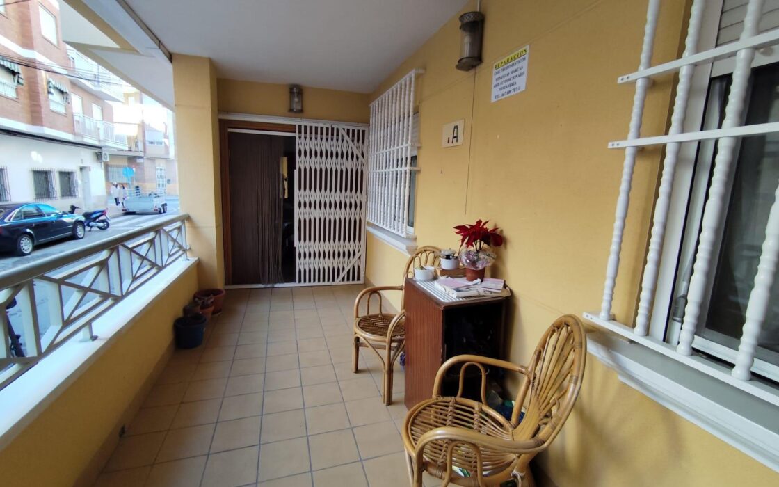 Апартаменты в Торревьехе 107 кв.м у моря с террасой