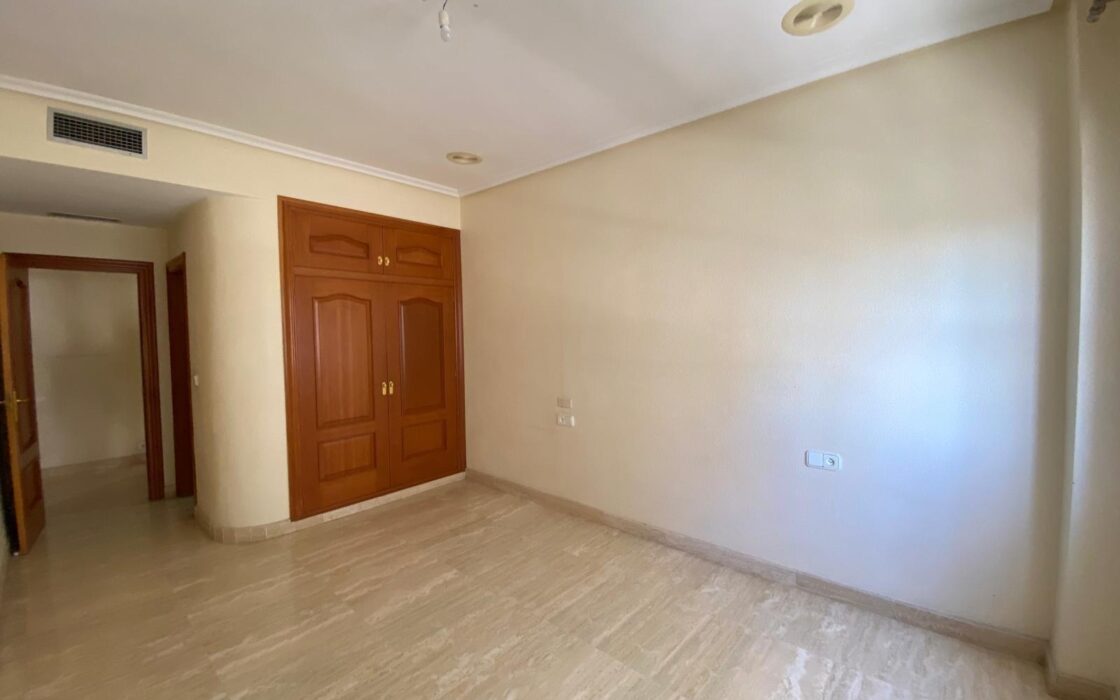 Апартаменты в Торревьехе 142 кв.м с видом на море