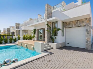 Вілла в Лос-Алькасаресі 167 кв.м біля моря з солярієм