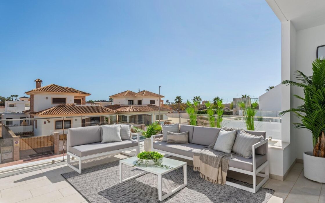 Вілла в Лос-Алькасаресі 167 кв.м біля моря з солярієм