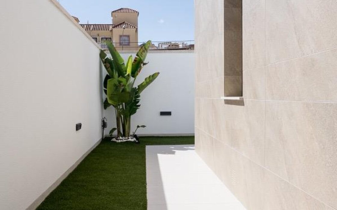 Дом 167 кв.м в Ориуэла Коста, 3 спальни, новый 2023 года