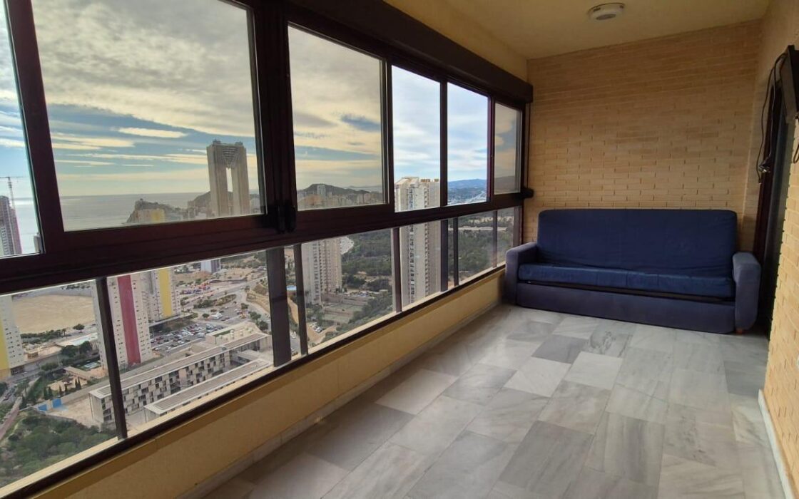 Квартира с панорамным видом в Бенидорме 68 кв.м с террасой