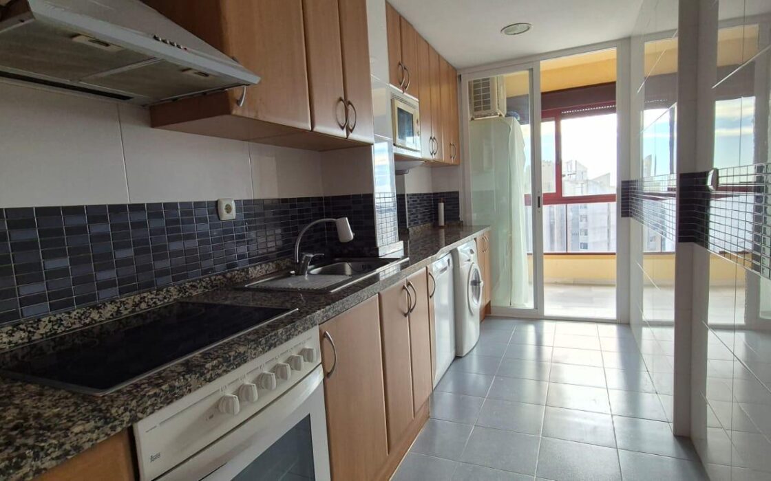 Квартира с панорамным видом в Бенидорме 68 кв.м с террасой