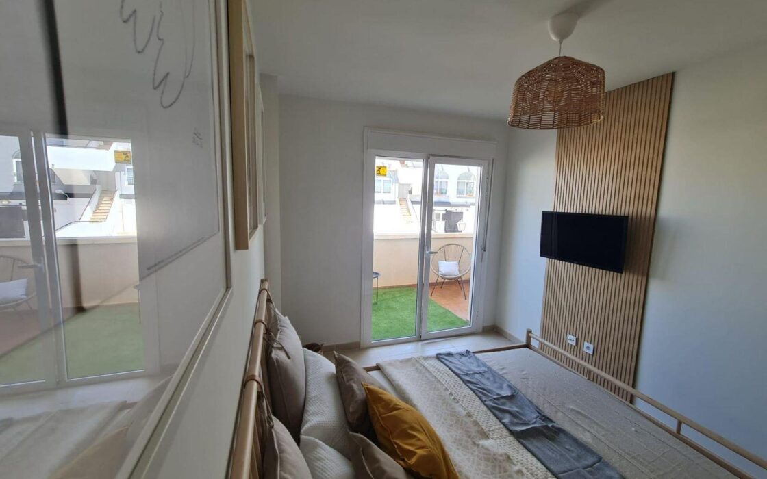 Апартаменты в Ориуэла Коста с террасой 85 кв.м 3 комнаты