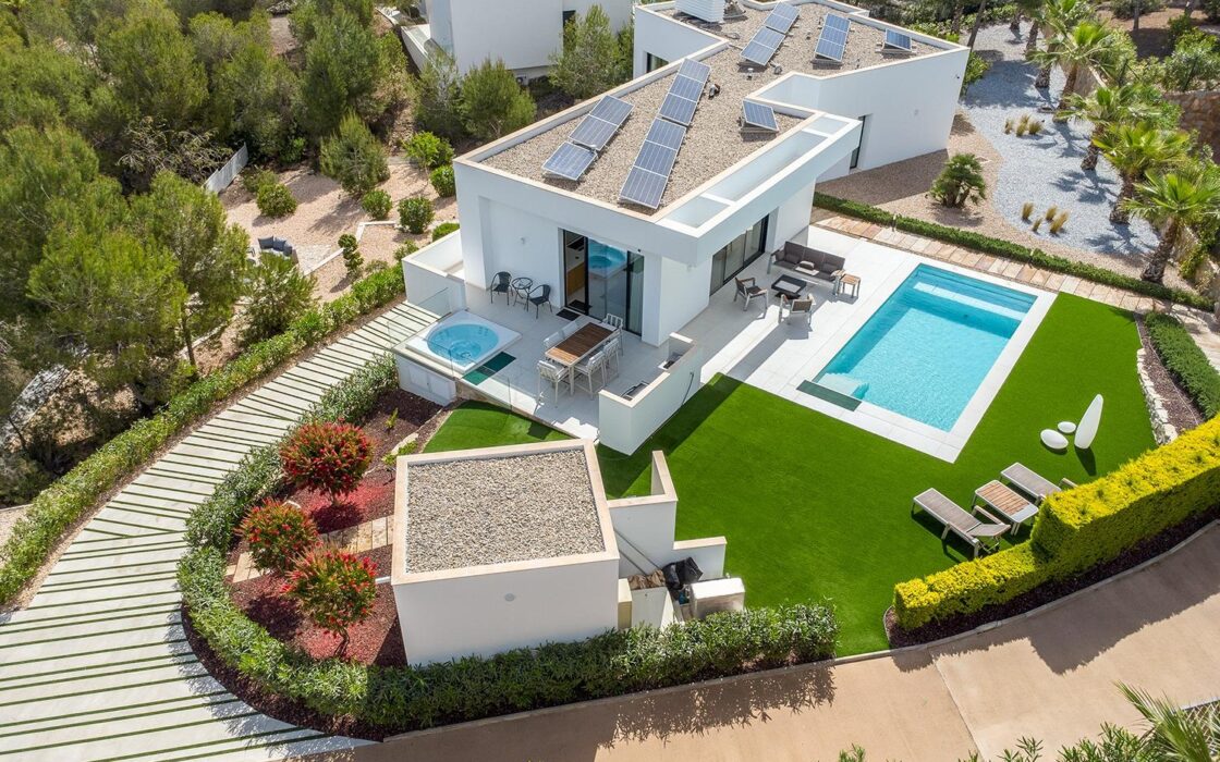 Вилла в San Miguel de Salinas з терасою та басейном 273 кв.м.