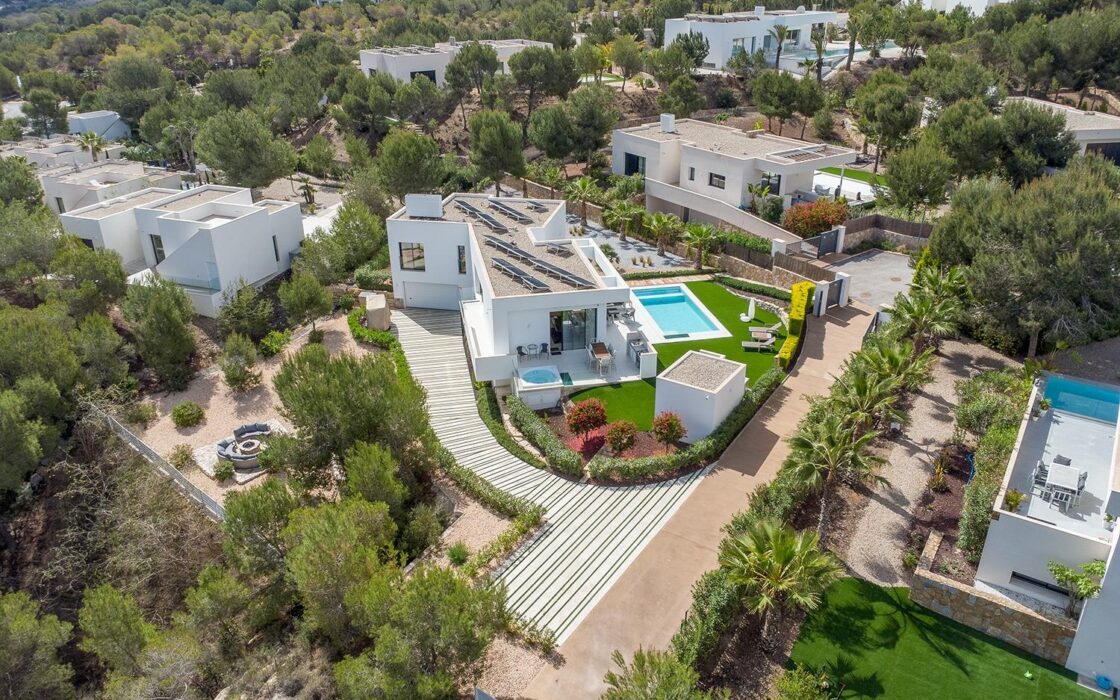 Вилла в San Miguel de Salinas з терасою та басейном 273 кв.м.