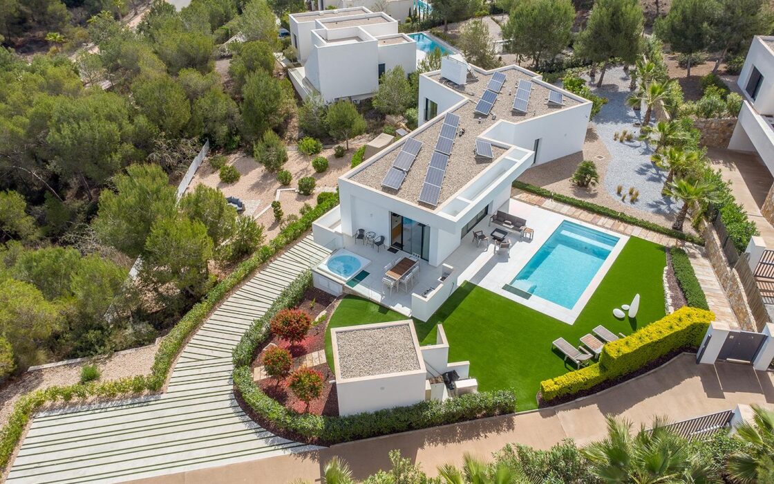 Вилла в San Miguel de Salinas з терасою та басейном 273 кв.м.