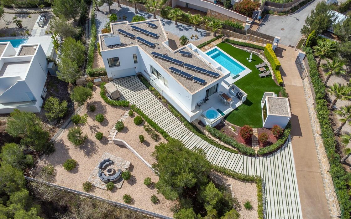 Вилла в San Miguel de Salinas з терасою та басейном 273 кв.м.