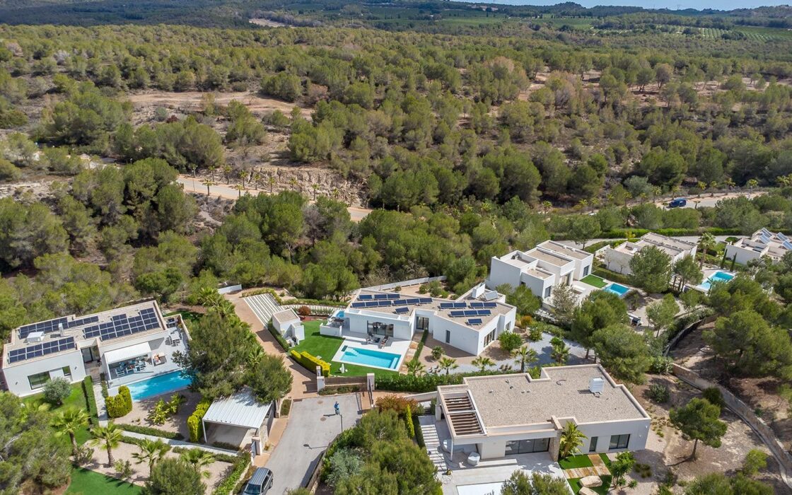 Вилла в San Miguel de Salinas з терасою та басейном 273 кв.м.