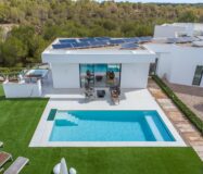 Вилла в San Miguel de Salinas з терасою та басейном 273 кв.м.