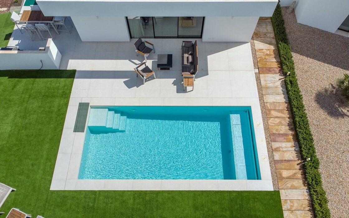 Вилла в San Miguel de Salinas з терасою та басейном 273 кв.м.