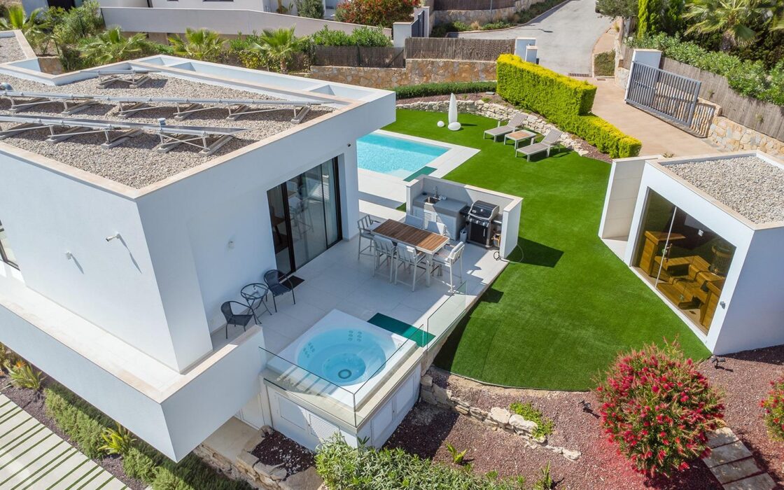 Вилла в San Miguel de Salinas з терасою та басейном 273 кв.м.