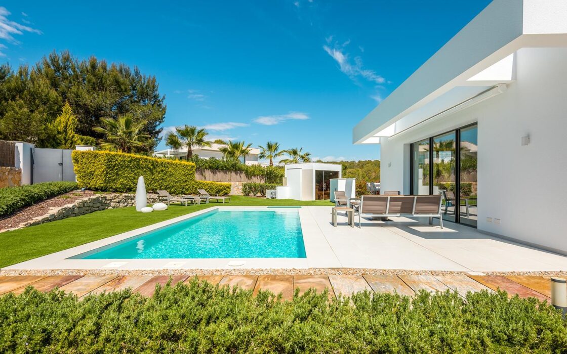 Вилла в San Miguel de Salinas з терасою та басейном 273 кв.м.